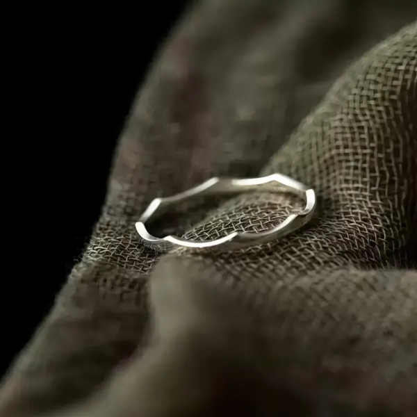 Polished Wave Band Ring in Sterling Silver Polished Wave Band Ring in Sterling Silver - 4